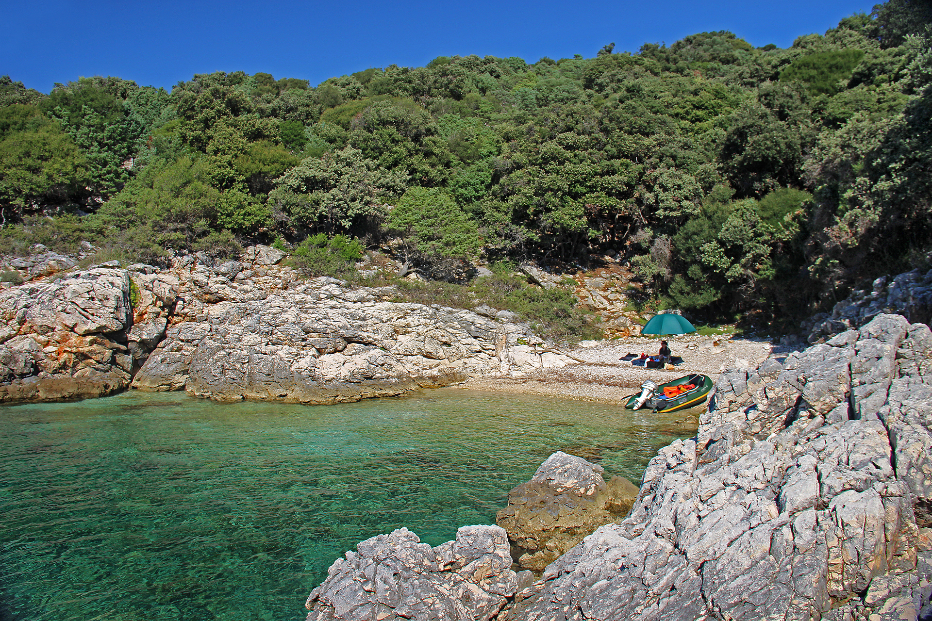 Bootsfahren und Angeln in Kroatien vom Schlauchboot